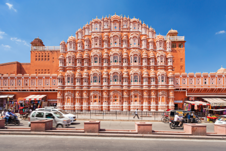 Cung điện gió Hawa Mahal là một trong những địa điểm nổi tiếng nhất Jaipur