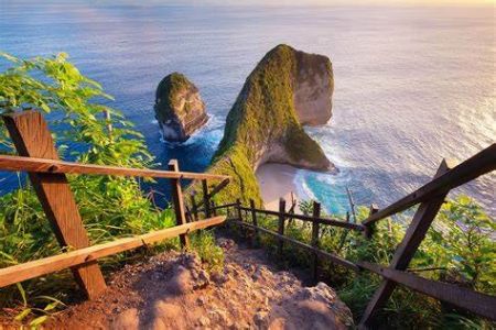 Kelingking Beach được biết đến như biểu tượng biển đảo của Bali