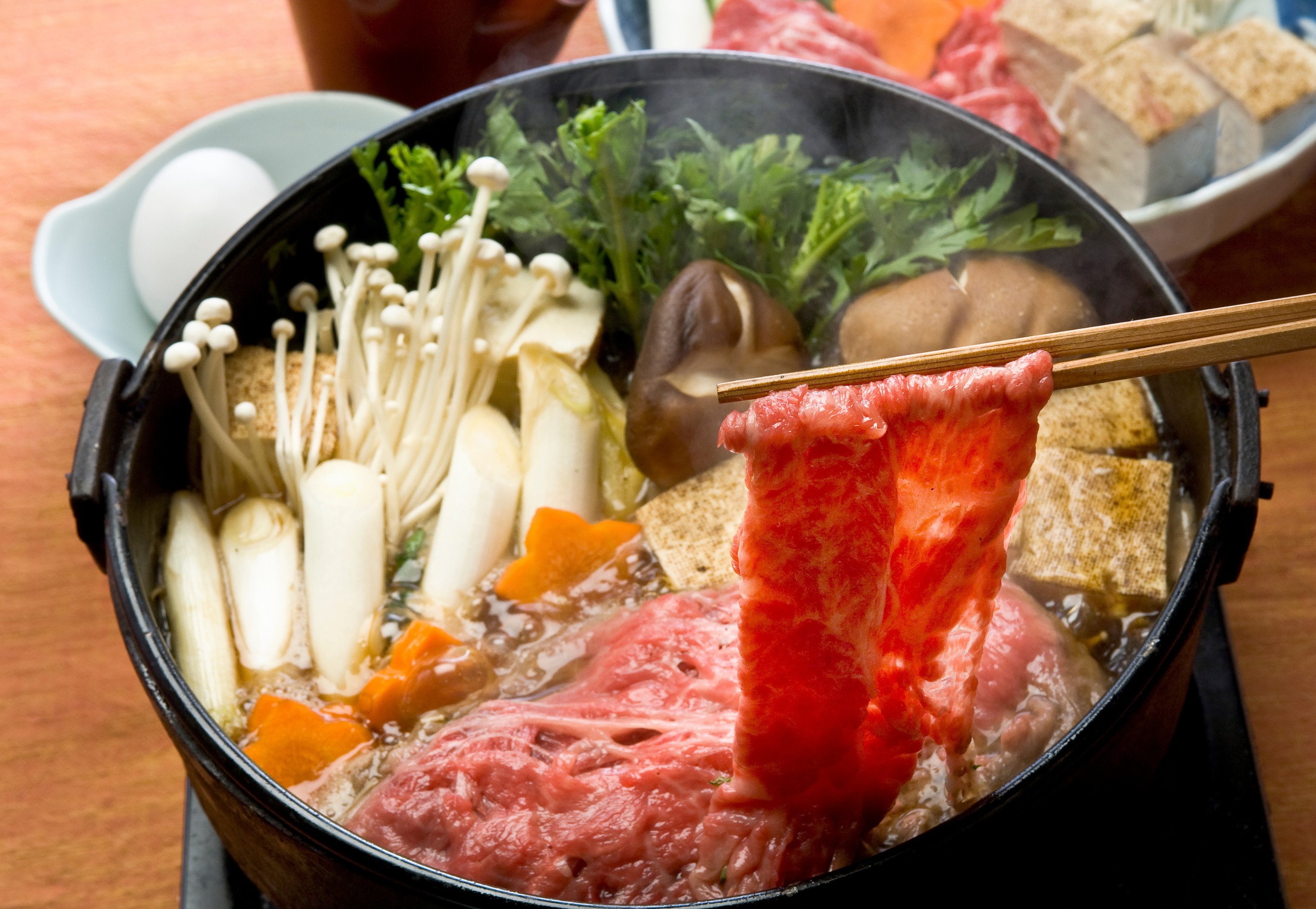 Sukiyaki là một trong những món ăn phổ biến tại nơi này