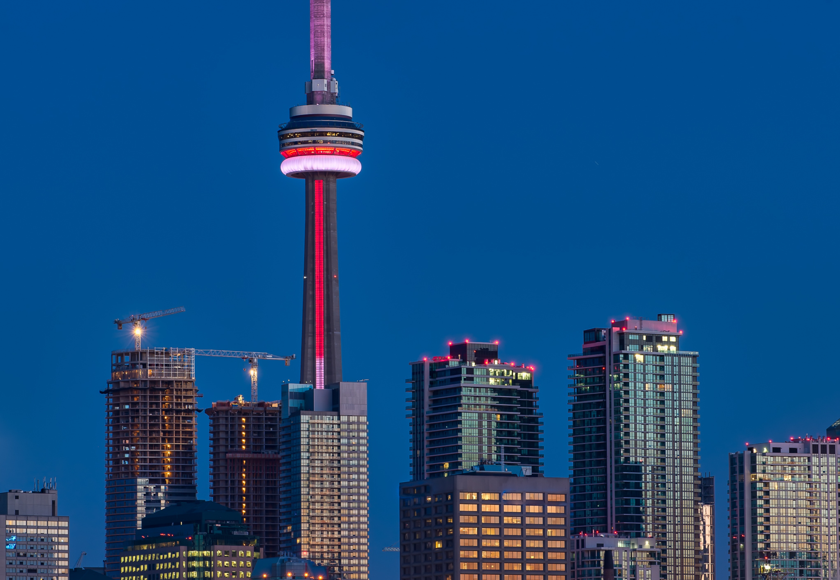 Từ lâu CN Tower đã trở thành biểu tượng bất diệt của vương quốc lá phong