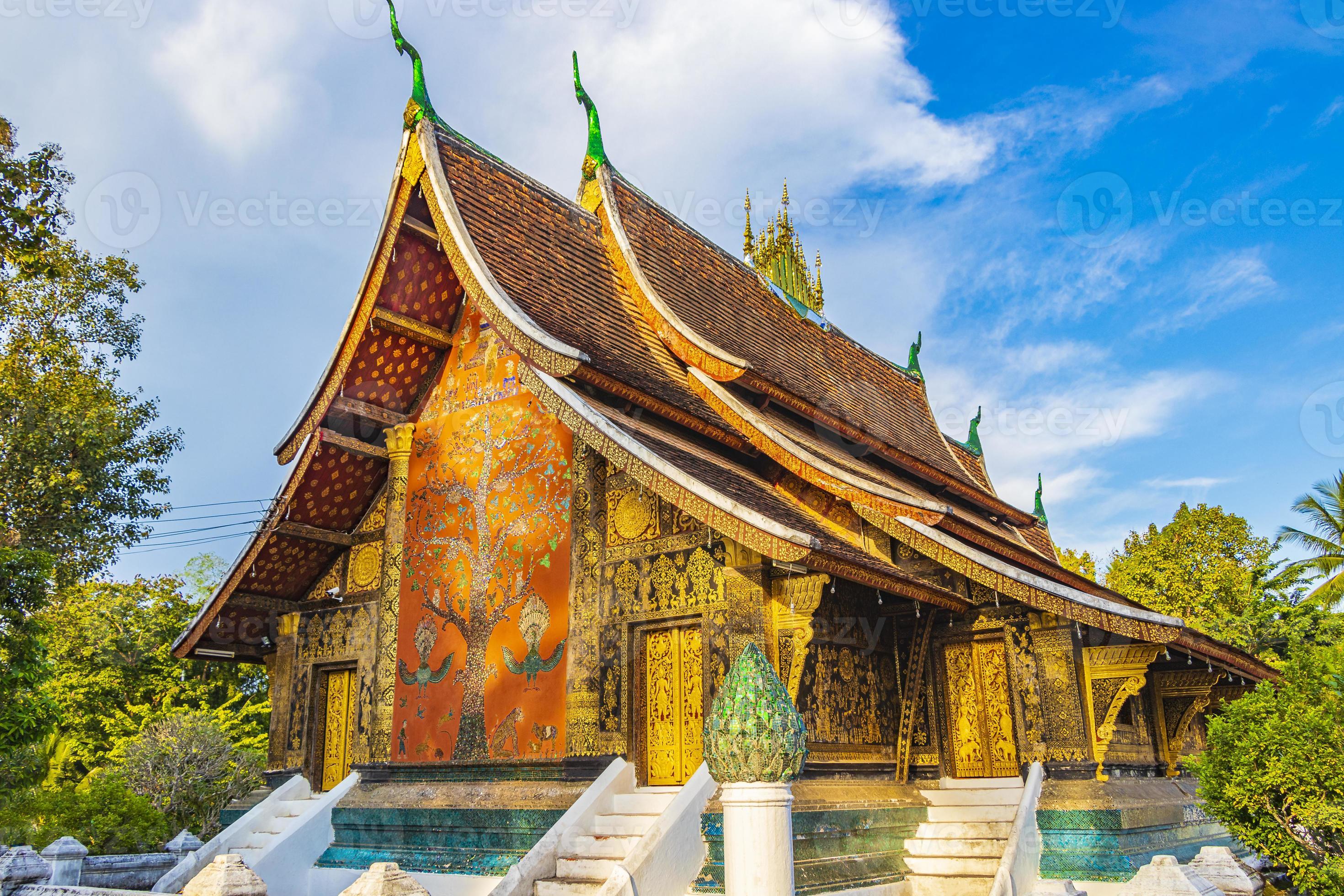 Wat Xieng Thong ngôi chùa nổi tiếng tại Lào mà bạn nên ghé thăm