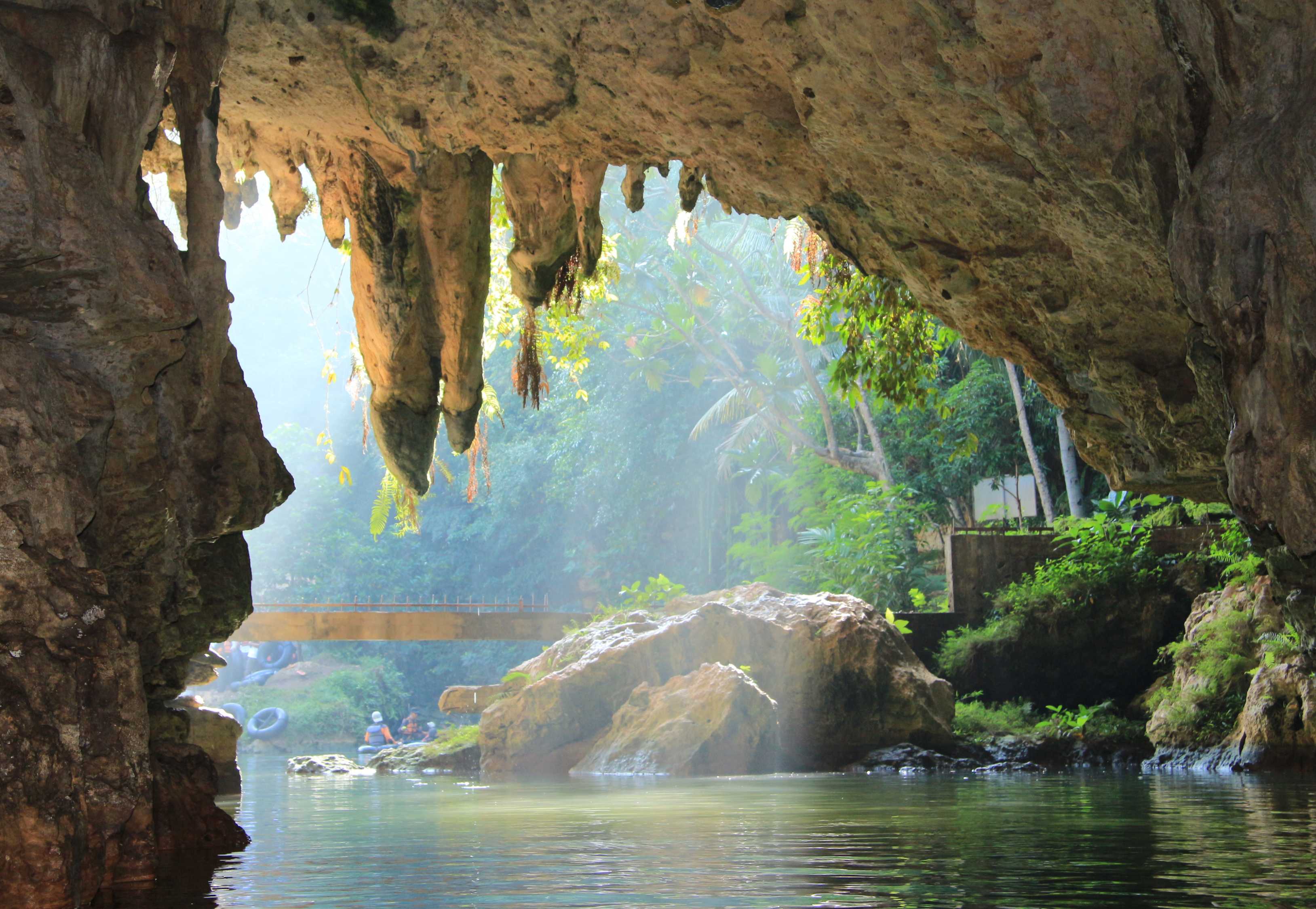 Vô cùng tự hào khi Việt Nam ta sở hữu một hang động tự nhiên lớn và đẹp như Sơn Đòong