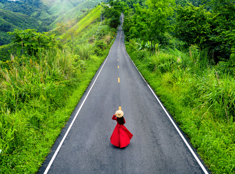 Discover the beauty of the Ha Giang Loop with its stunning limestone mountains, scenic valleys, and unforgettable adventures in northern Vietnam.
