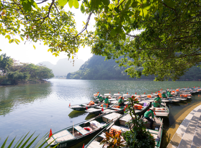 Discover the natural beauty of Tam Coc Trang An, where winding waterways, towering karst landscapes, and picturesque rice fields create unforgettable views.