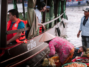 A Southern Vietnam Tour takes you to Cai Rang Floating Market, one of the largest and most iconic floating markets in the Mekong Delta.