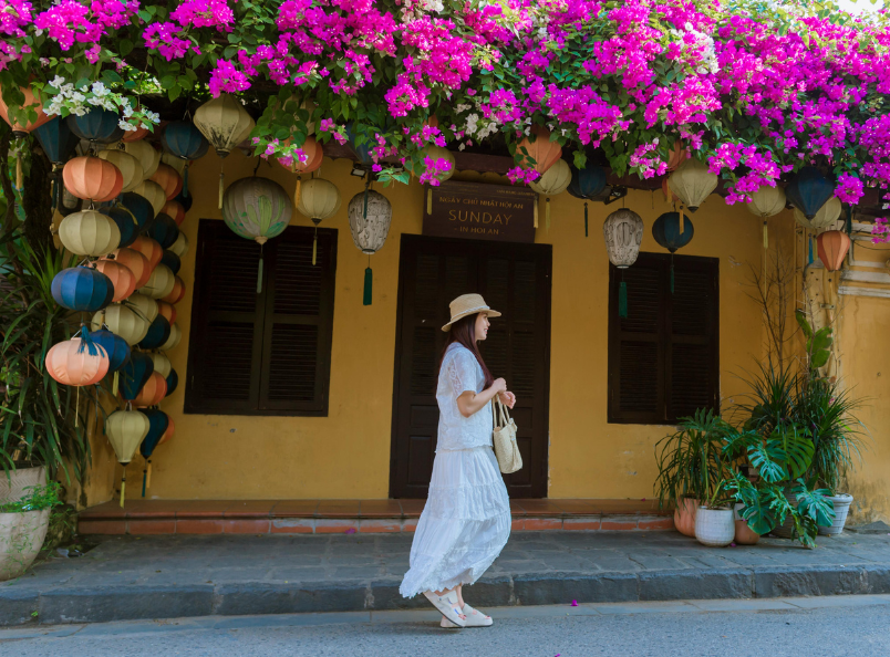 Discover the timeless beauty of Hoi An, where historic architecture, vibrant local markets, and charming riverside views create unforgettable experiences.