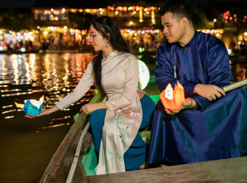 Explore the enchanting town of Hoi An, famous for its historic streets, peaceful atmosphere, and unique cultural attractions in central Vietnam.