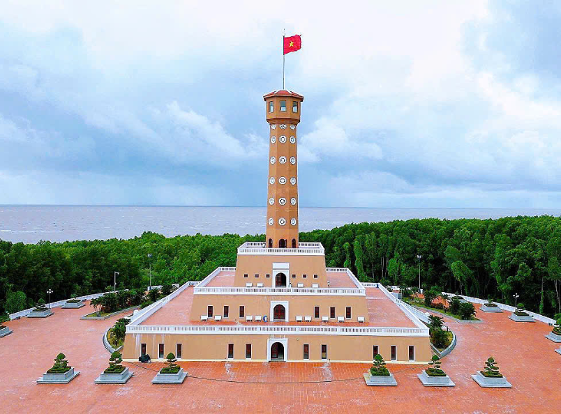 Mekong Delta Tour 4 Days offers an immersive journey through floating markets, peaceful waterways, tropical orchards, and the rich culture of southern Vietnam.