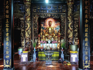 Vinh Trang Pagoda is a must-visit cultural landmark featuring magnificent Buddha statues, lush gardens, and rich religious heritage in southern Vietnam.